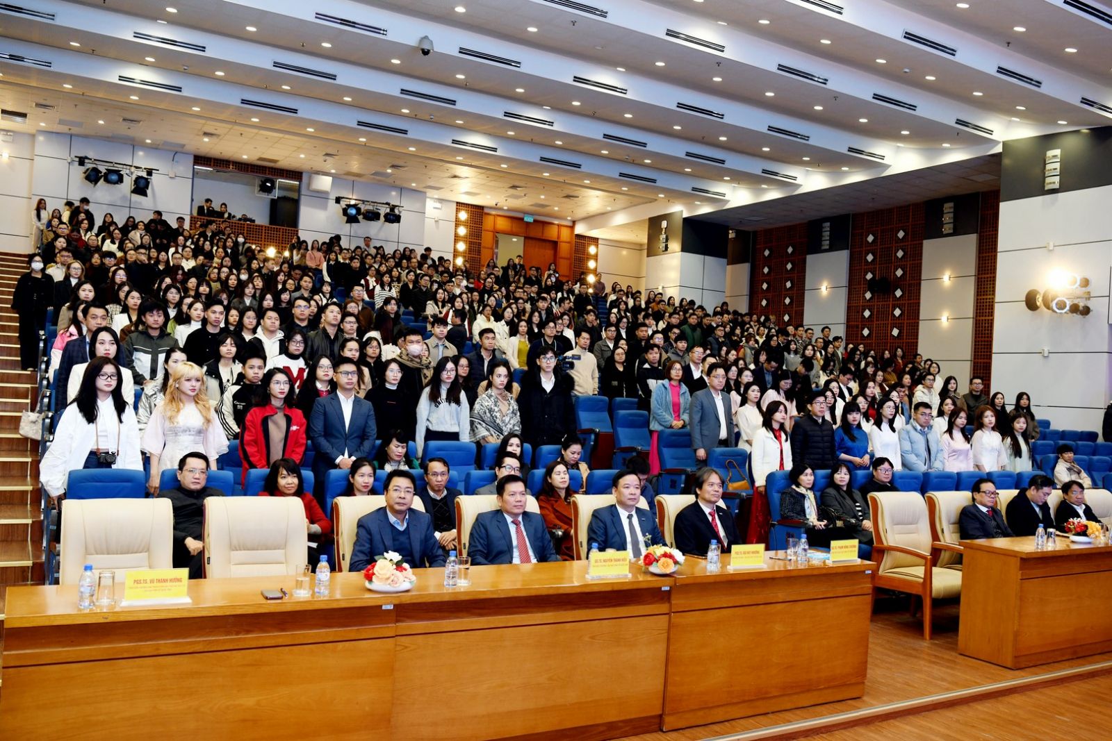 Đại học Kinh tế Quốc dân khai giảng Thạc sĩ khóa 33 cho 1.449 tân học viên